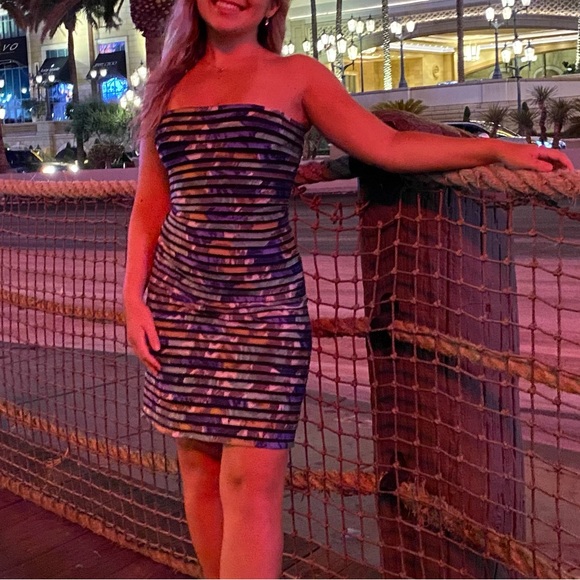 BCBGMAXAZRIA Strapless Multicolored Striped Cocktail Dress - Size 6 - Picture 3 of 3